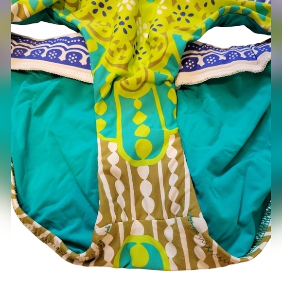 Trina Turk Seychelles Triangle Bikini Top w/Matching Hipster Bottoms Size 8 / 10 - Picture 7 of 13